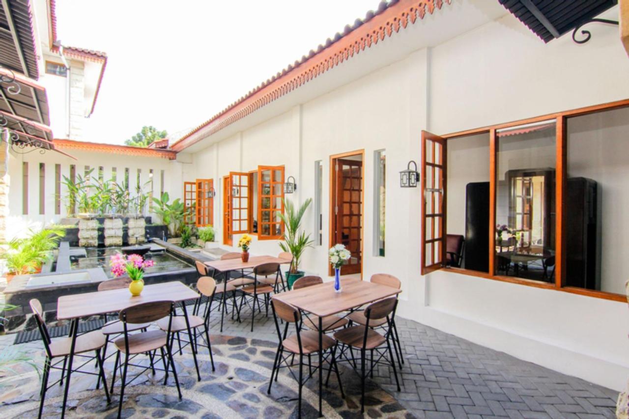 S5 Guest House Джокьякарта Экстерьер фото