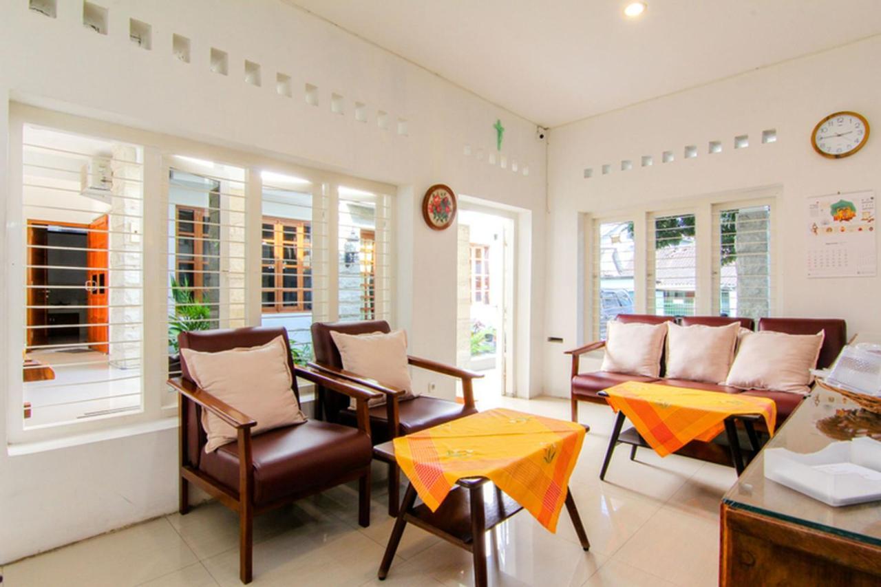S5 Guest House Джокьякарта Экстерьер фото